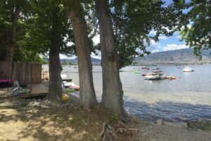 Footprints Beach Bar & Grill